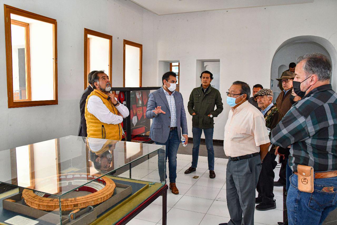 Supervisa Salvador Santos Cedillo condiciones del Museo Taurino