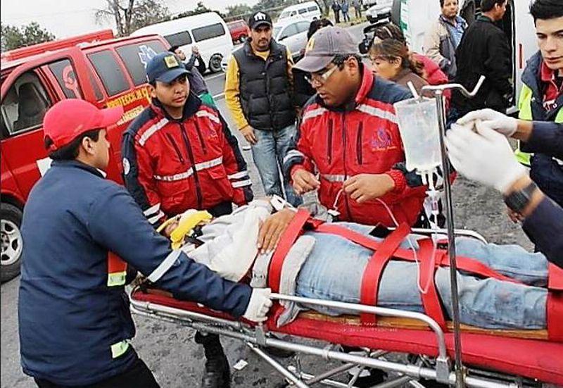 Trece lesionados deja accidente automovilístico