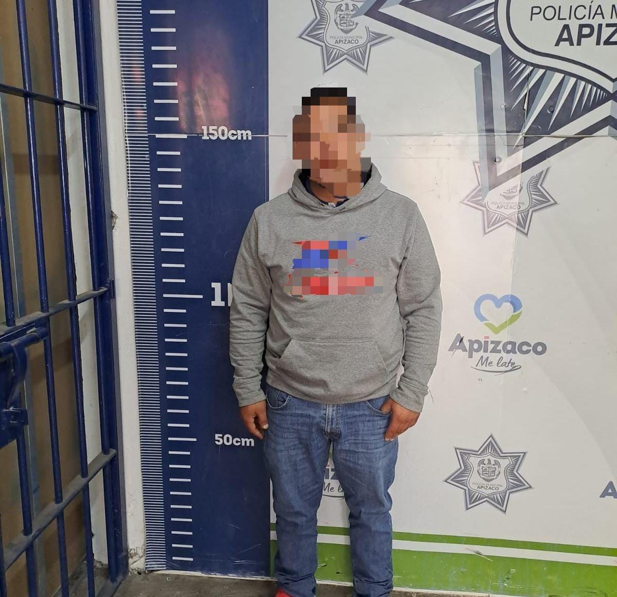 Policía Municipal de Apizaco recupera vehículo robado y asegura a un hombre
