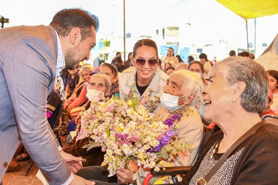 Seguiremos trabajando por el bienestar de mujeres huamantlecas: Santos Cedillo