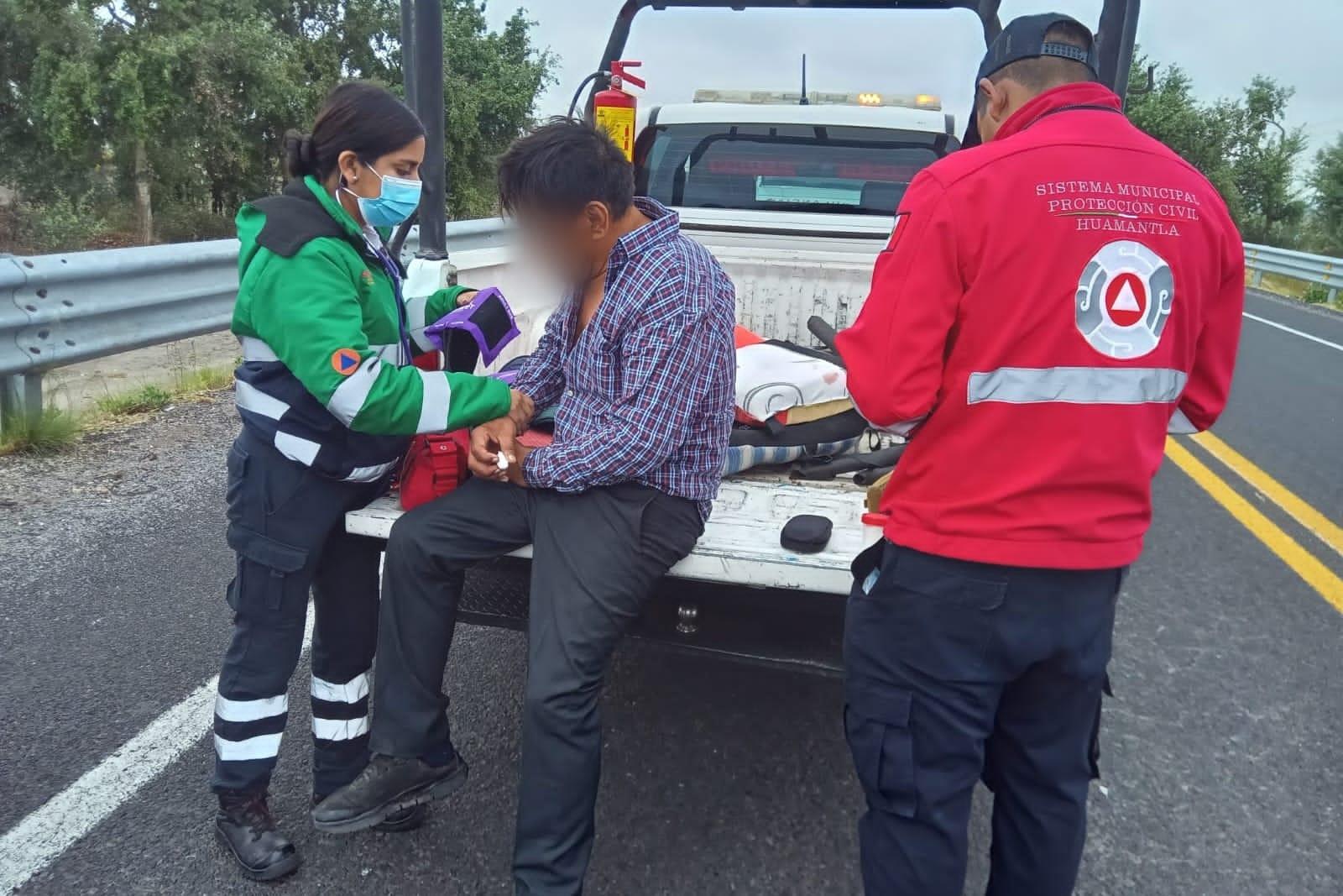 Atiende Protección Civil de Huamantla accidente vehicular en el Carmen Xalpatlahuaya 