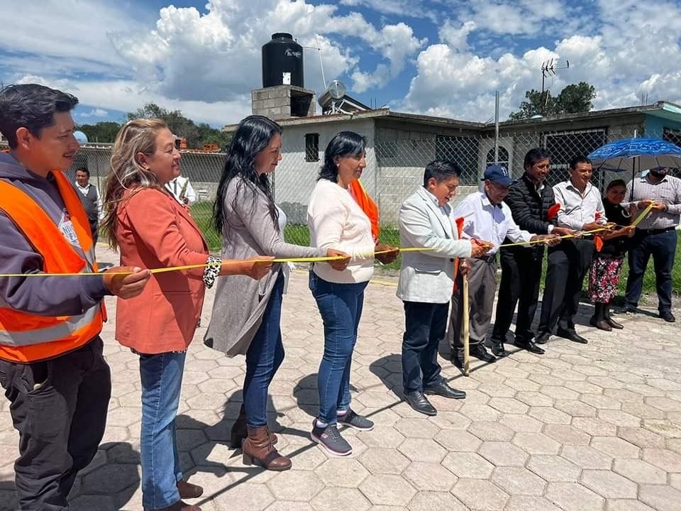 Alcalde de Xaltocan sigue entregando obras que mejoran la comunicación