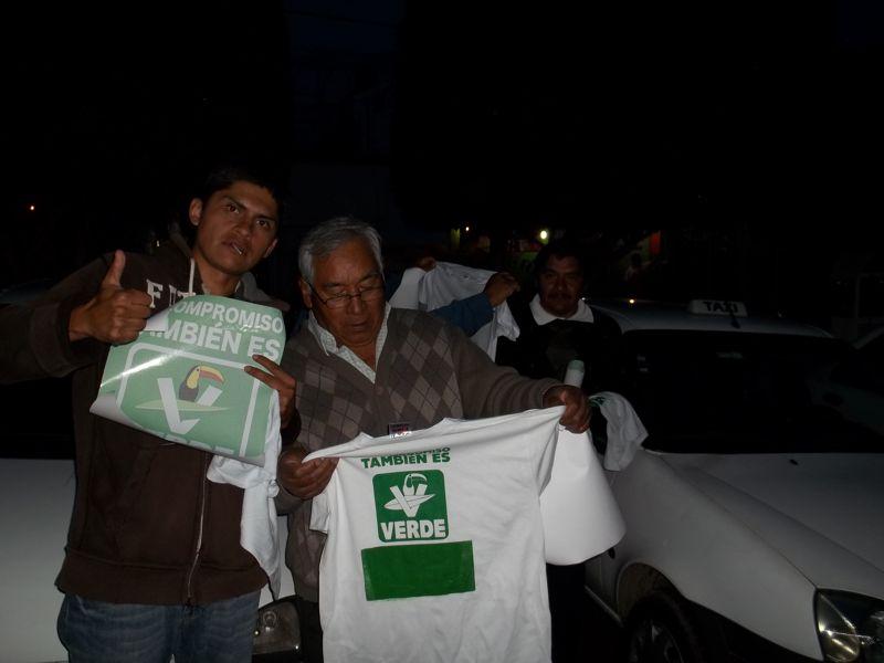 Se adhiere flotilla de taxistas con Toño Velázquez