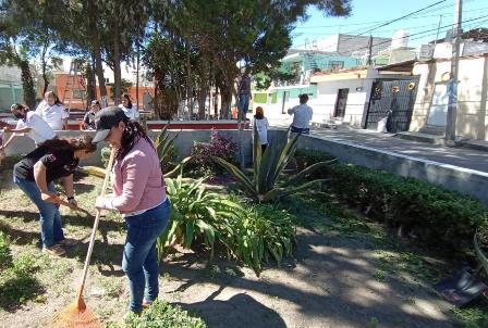 Personal de la Dirección de Seguridad de Huamantla rehabilita espacios públicos