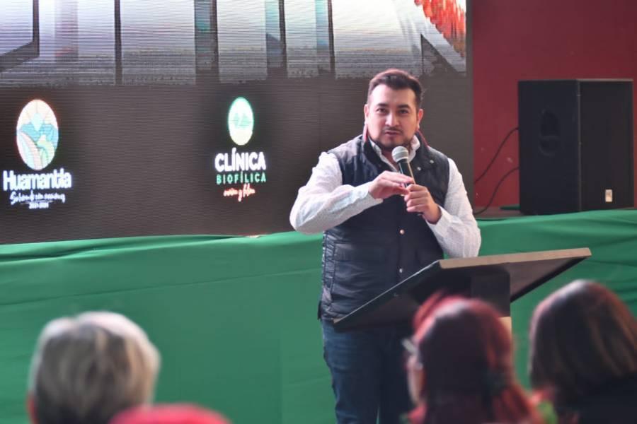 Anuncia Salvador Santos construcción de clínica para perros y gatos en Huamantla