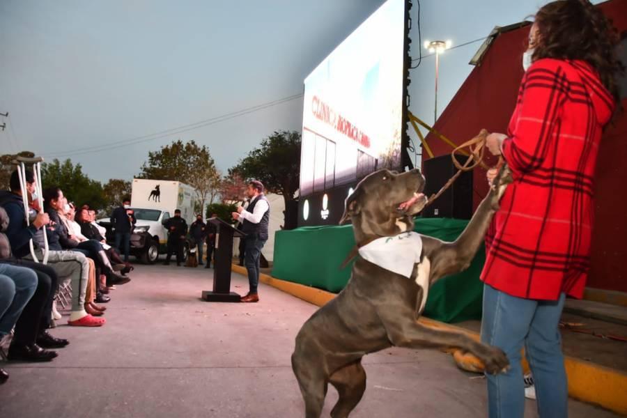 Anuncia Salvador Santos construcción de clínica para perros y gatos en Huamantla