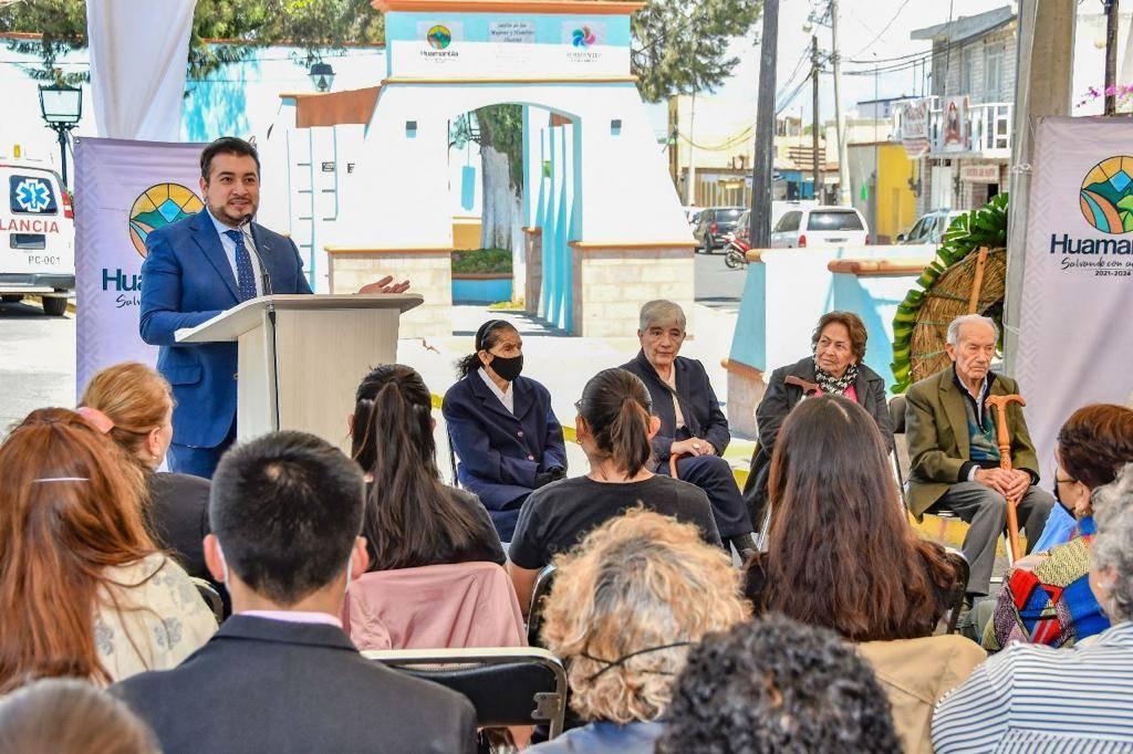 Rinde homenaje gobierno municipal a cuatro ilustres huamantlecos