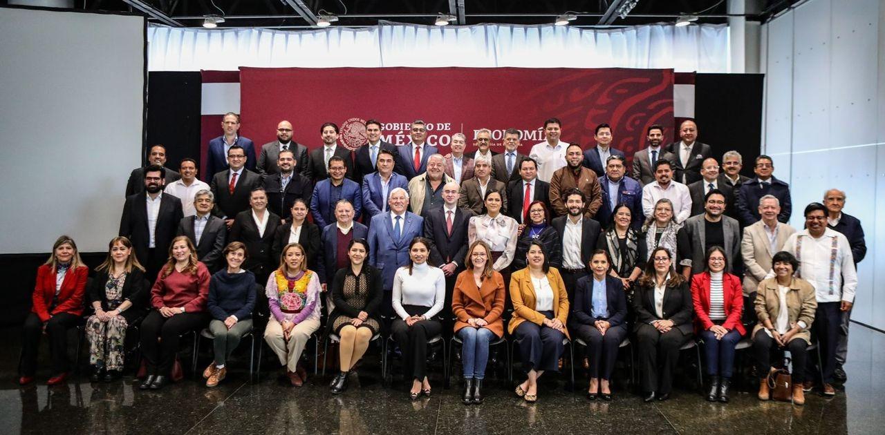Se reúne Carlos Luna con el Presidente y titulares de Programas Sociales en CDMX