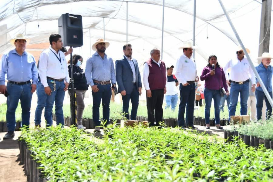 Felicita Salvador Santos Cedillo a los socios fundadores del establo Benito Juárez