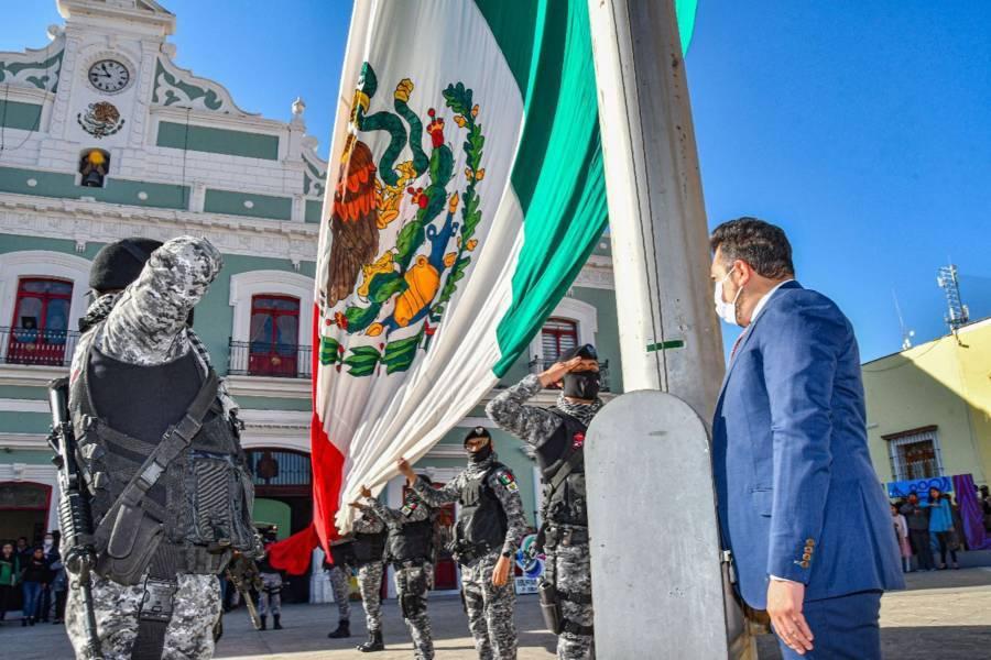 Celebrar a la bandera es celebrar nuestra identidad mexicana: Salvador Santos Cedillo