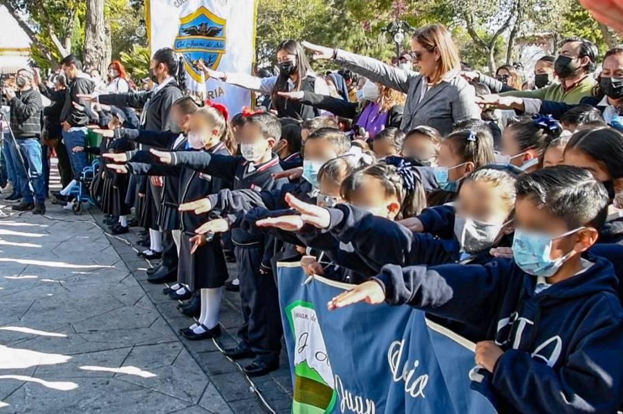 Celebrar a la bandera es celebrar nuestra identidad mexicana: Salvador Santos Cedillo