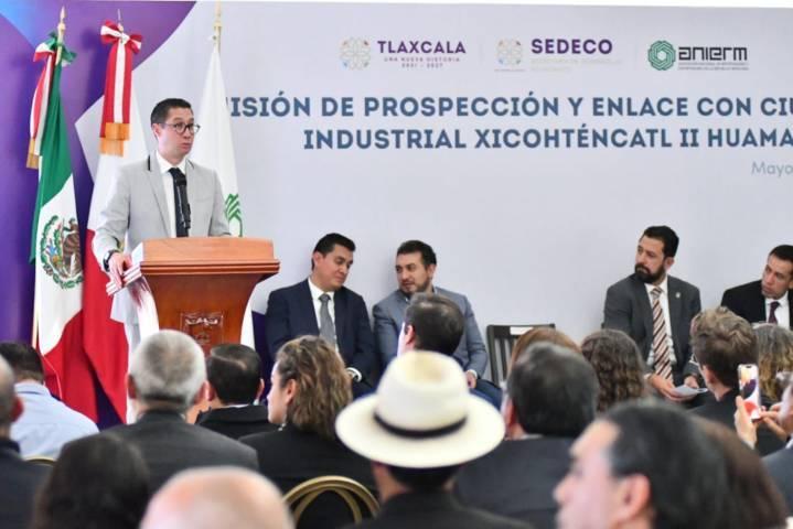 Muestra Salvador Santos Cedillo ventajas competitivas de Huamantla a inversionistas