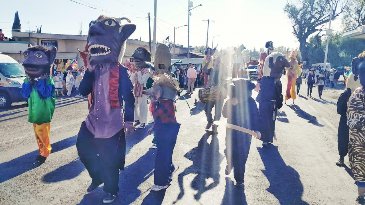 Huamantla deleita con su participación en el desfile de Carnaval de Totolac 
