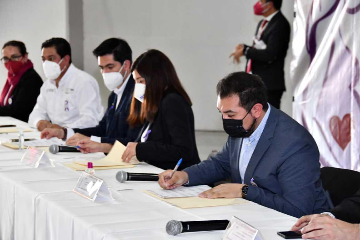 Firma Ayuntamiento de Huamantla convenio que beneficia a mujeres embarazadas