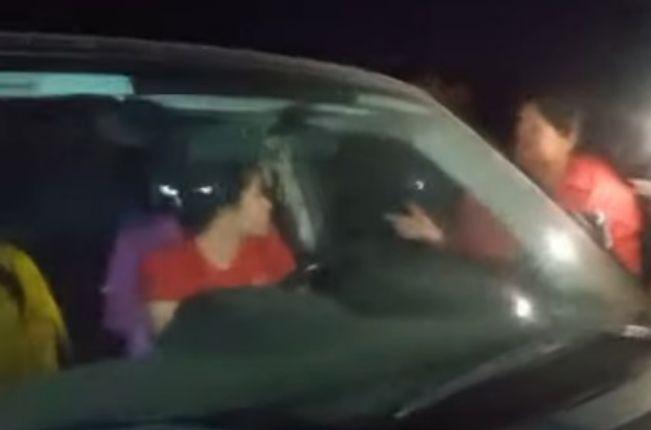 Video:  Retienen a presidenta de comunidad de Apizaco