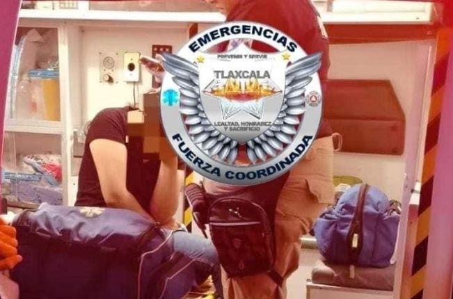 Policía de Xicohtzinco auxilia a pareja asaltada y violentada en Almecatla.
