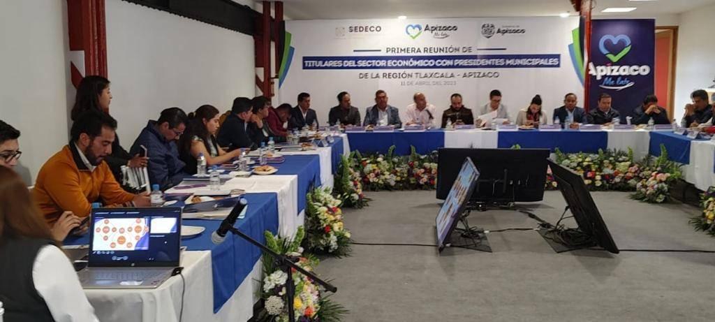 Se reúnen titulares del sector económico del gobierno estatal con 11 alcaldes 