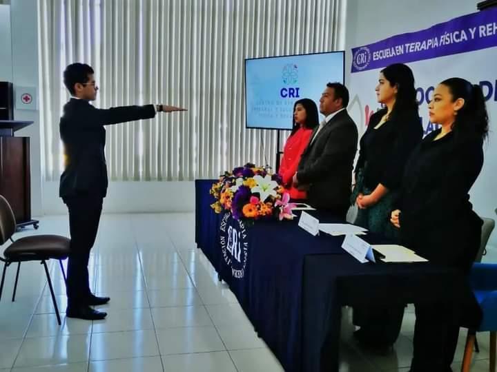 Obtienen 17 alumnos del CRI título de licenciatura en terapia física y rehabilitación