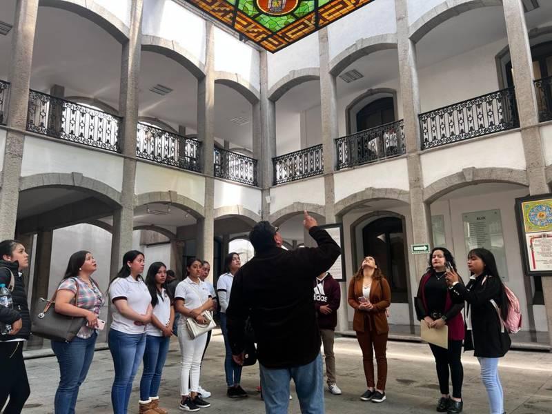 Visitan alumnos del Instituto Digital del Estado de Puebla, instalaciones del Congreso