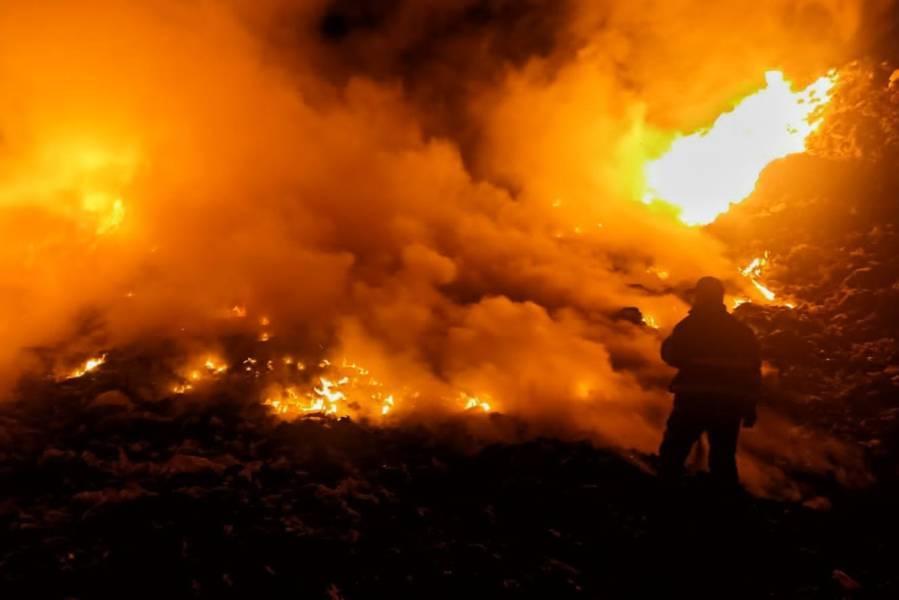 Atienden áreas del ayuntamiento de Huamantla incendio en el relleno sanitario  de Benito Juárez 
