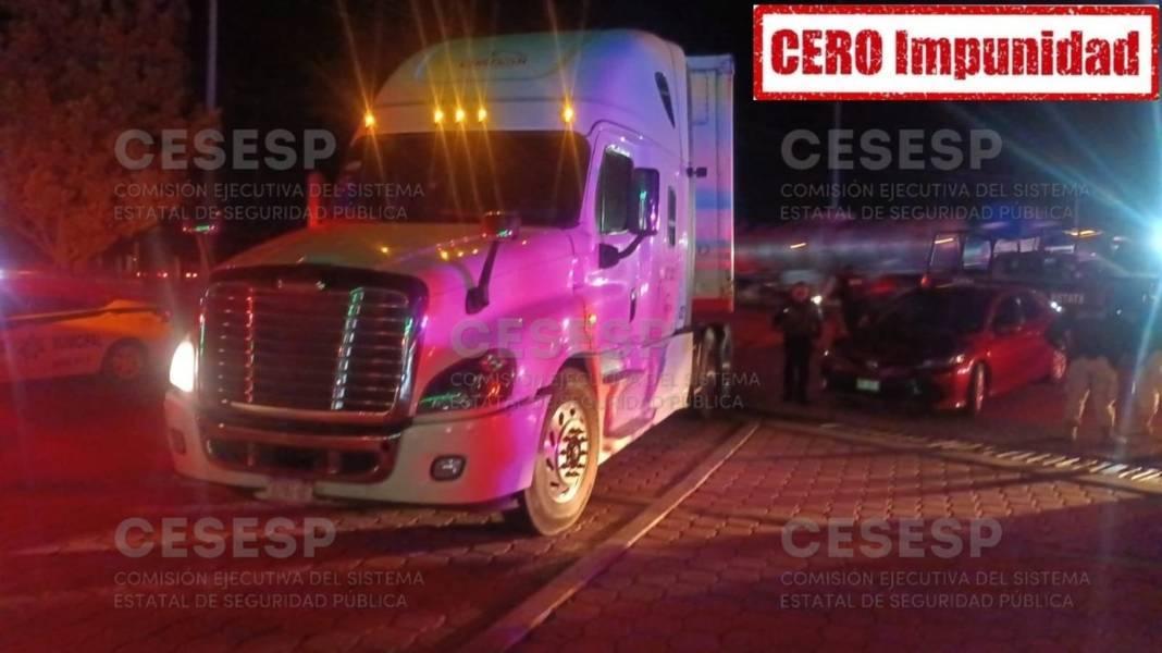 Detienen a par de sujetos por robo de tráiler y secuestro exprés en Santa Cruz 
