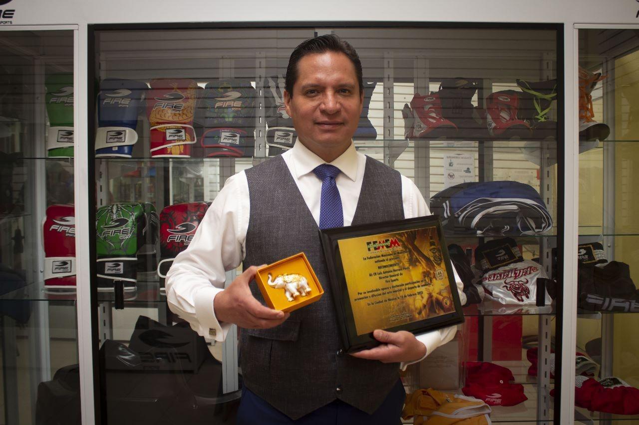 Reconoce FEMEM contribución del tlaxcalteca Luis Antonio Herrera al deporte de contacto en México