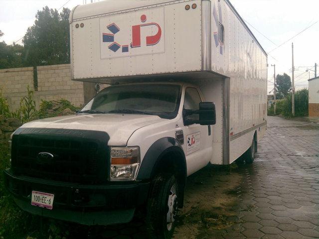 Aseguran camioneta con placas de circulación sobrepuestas