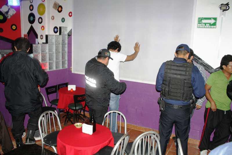 Cierran en operativo el bar "California" en San Pablo del Monte