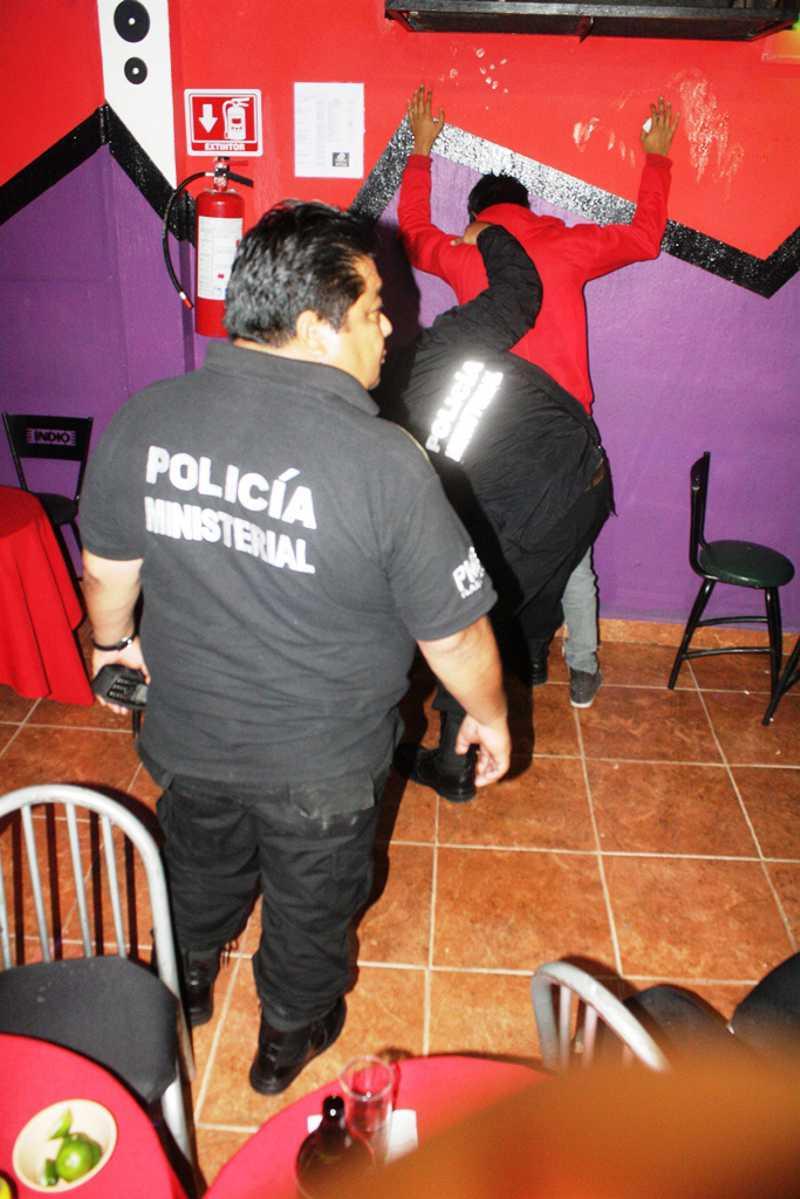 Cierran en operativo el bar "California" en San Pablo del Monte