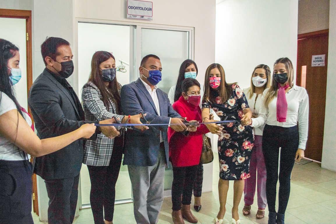 Miriam Martínez presidenta del SMDIF de Apetatitlán apertura centro de atención a la salud