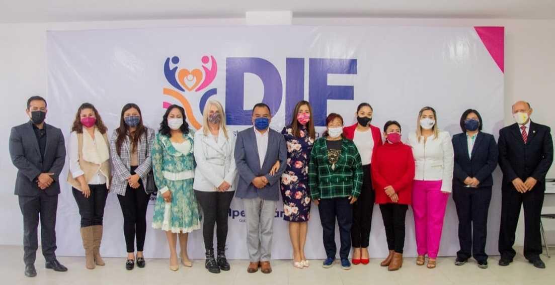 Miriam Martínez presidenta del SMDIF de Apetatitlán apertura centro de atención a la salud