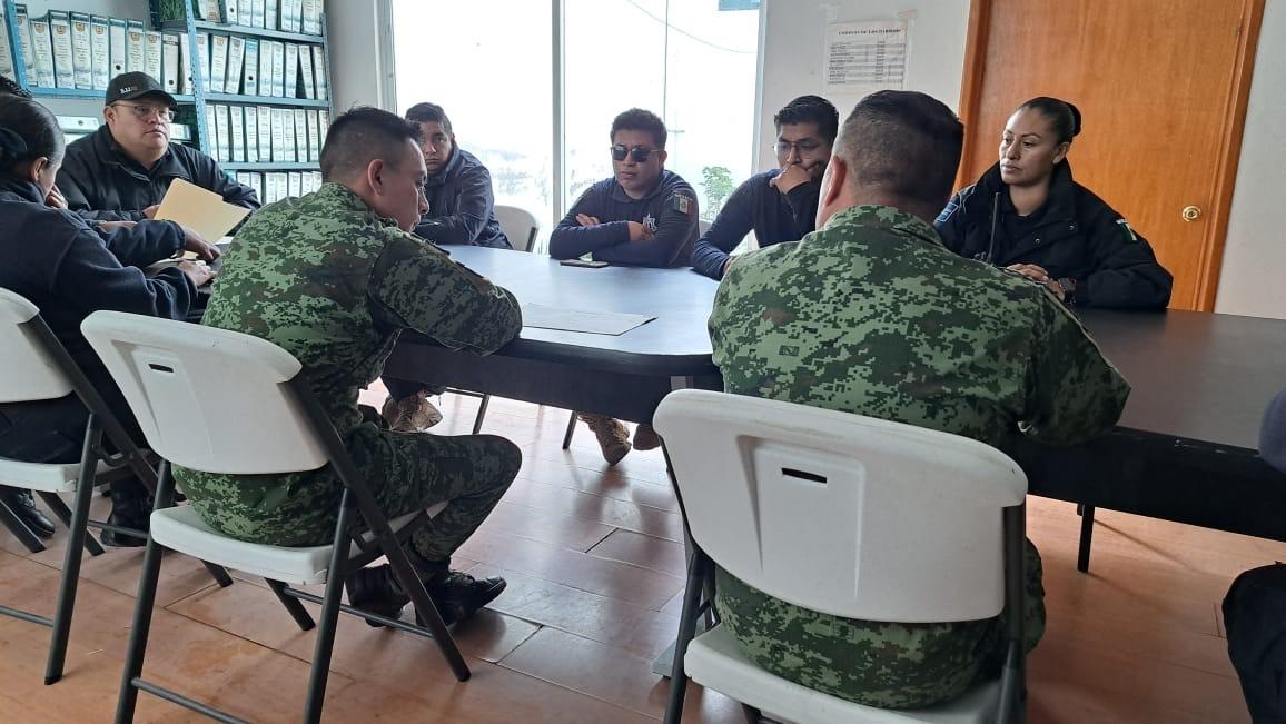 Fortaleciendo la colaboración: Seguridad Pública de SPM se reúne con la SEDENA