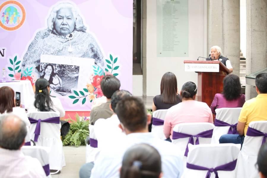 Activista Irinea Buendía se presenta en el Congreso del Estado 