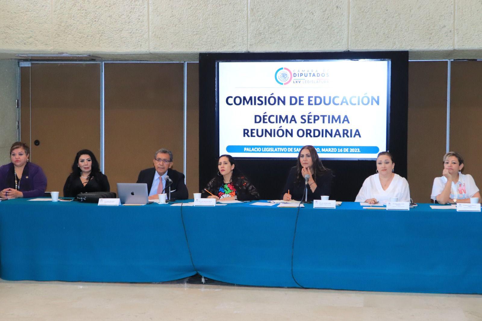 Asiste Alejandra Ramírez a presentación del Modelo Humanista Integrador de la UATx