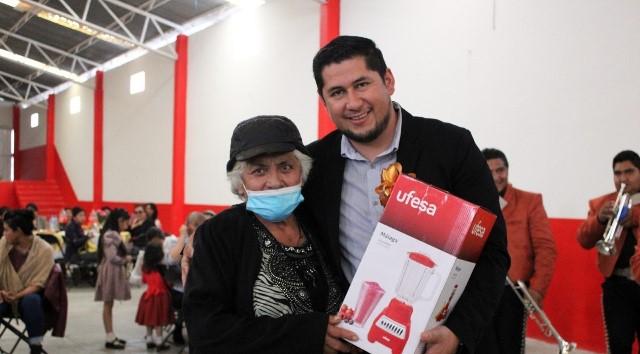 Alfredo Ponce encabeza celebración de las mamás en Atlangatepec 