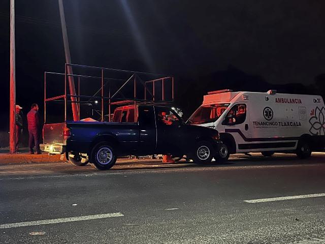 Ebrio choca contra ambulancia de Tenancingo cuando daba auxilio 