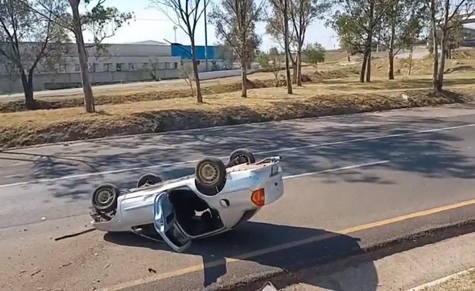Volcadura sobre carretera Tlaxcala – Apizaco; el chofer se dio a la fuga 