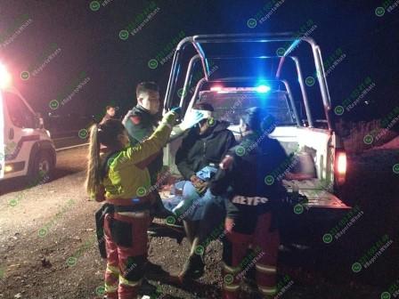 Pasajeros se arman de valor, capturan y golpean a ladrón en Tequexquitla