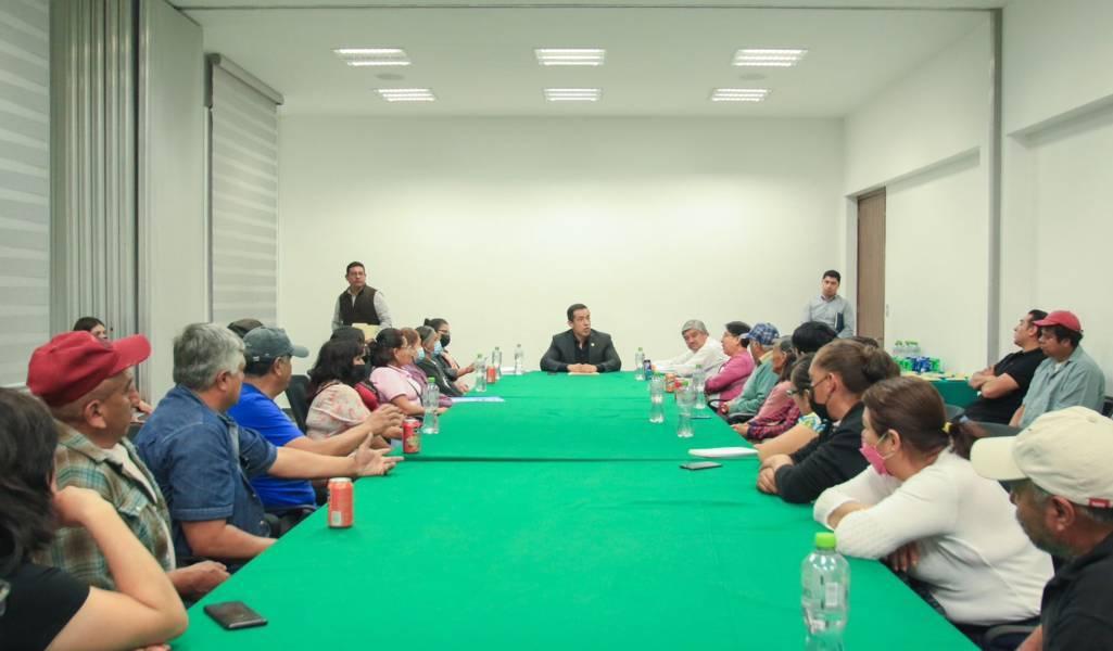 Bladimir Zainos Flores y Jaciel González Herrera se reúnen con vecinos de Xicohtzinco