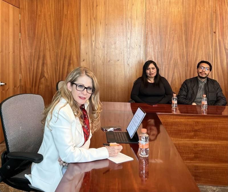 Se reúne Marcela González Castillo con integrantes de la UPET