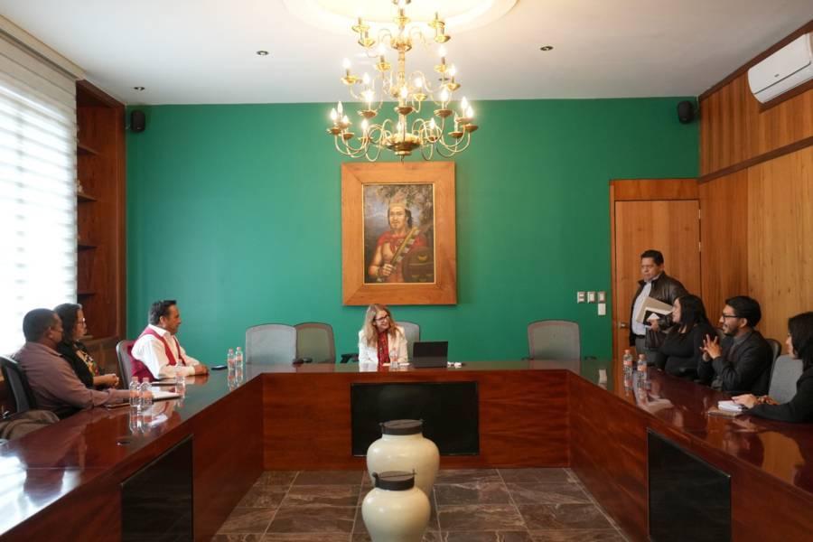 Se reúne Marcela González Castillo con integrantes de la UPET