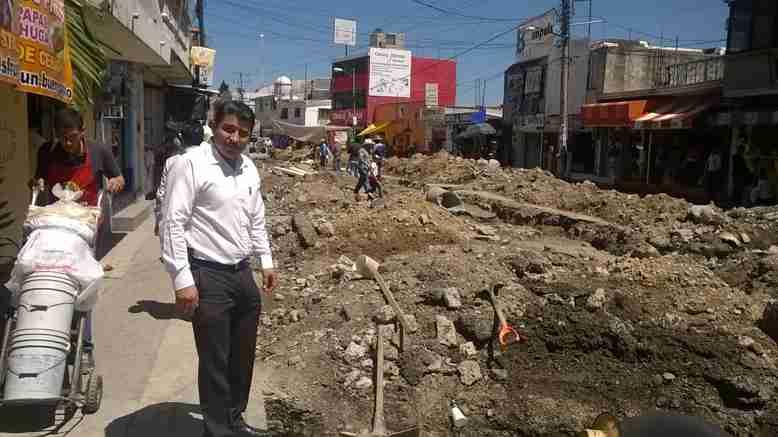 Corrige CAPAM fugas de agua en avenida principal de Calpulalpan