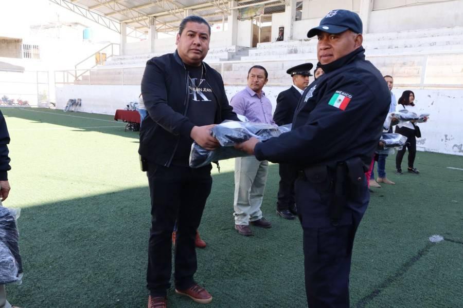 Entrega Eddy Roldán Uniformes de Gala a Elementos de Seguridad en Contla