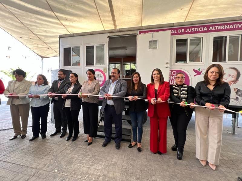 Gestiona Leticia Martínez Cerón atención de Unidad CEJA móvil en Atltzayanca