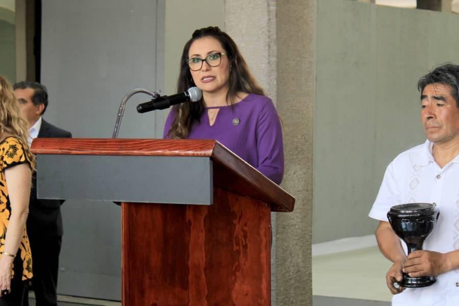Ofrenda Monumental a la usanza de San Isidro Buensuceso en el Congreso: Reyna Flor Báez