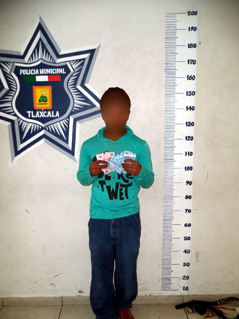 Detienen municipales de Tlaxcala a menor de edad por presunto robo a Tienda Diconsa