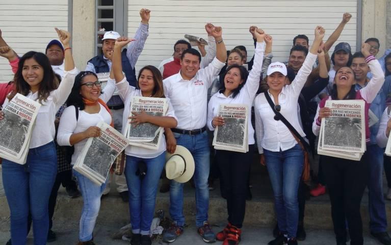 Los jóvenes con Rubén Terán 