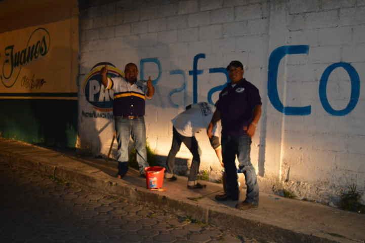 Rafael Coca ofrece servicios públicos y capacitación a la mujer
