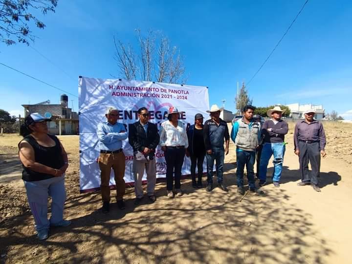 Alcaldesa de Panotla cumple con la entrega de redes de electrificación 