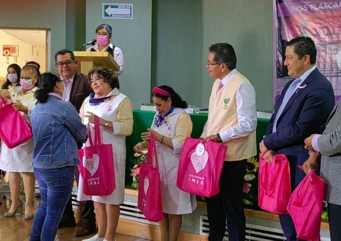 Entrega en Tlaxcala Dra. Alejandra Aburto de Robledo prótesis de mama